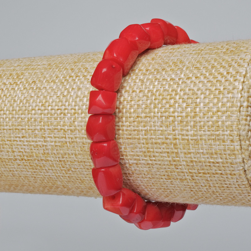 Bransoletka z naturalnego koralu fasetowanego (asortyment, średni rozmiar), średnica 9×10 mm ±, długość 18 cm ± (elastyczna)