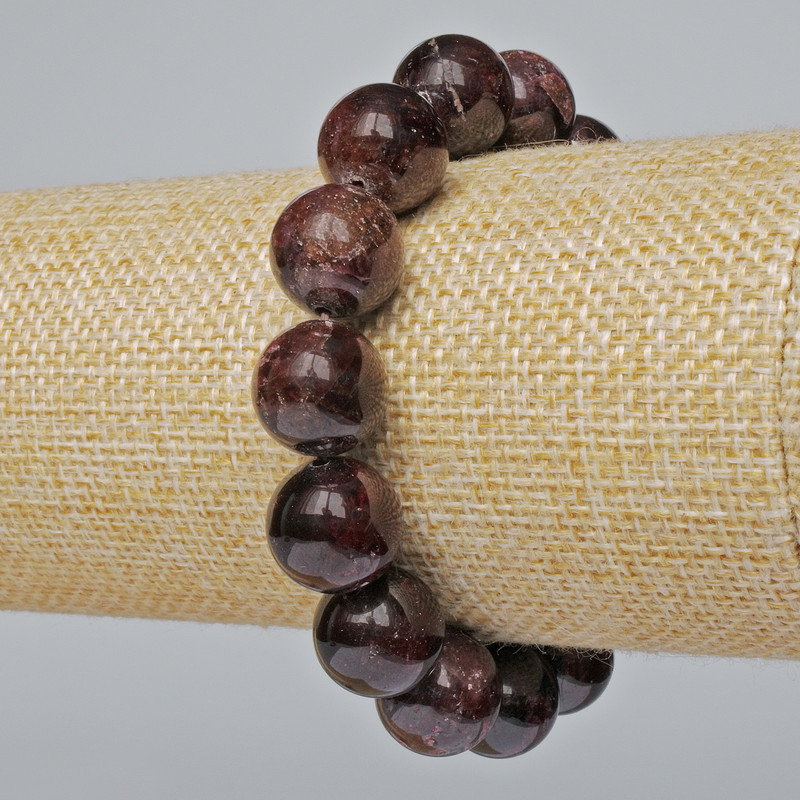 Bransoletka z granatem – naturalny kamień, gładkie kuleczki o średnicy 13 mm ±, długość 18 cm ± (rozciągliwa)