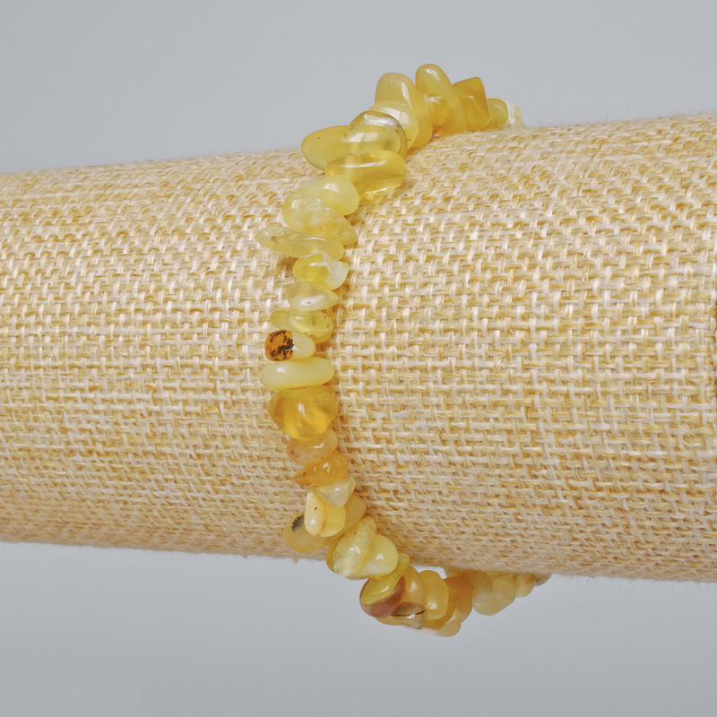 Bransoletka z żółtym opalem, drobne kawałki kamienia, średnica 6×3 mm, długość 18 cm, elastyczna