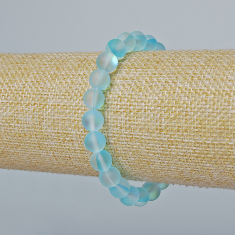 Bransoletka z opalowego szkła – gładkie kulki, kolor błękitny matowy, efekt chameleon, średnica 8 mm ±, długość 18 cm ± (rozciągliwa)