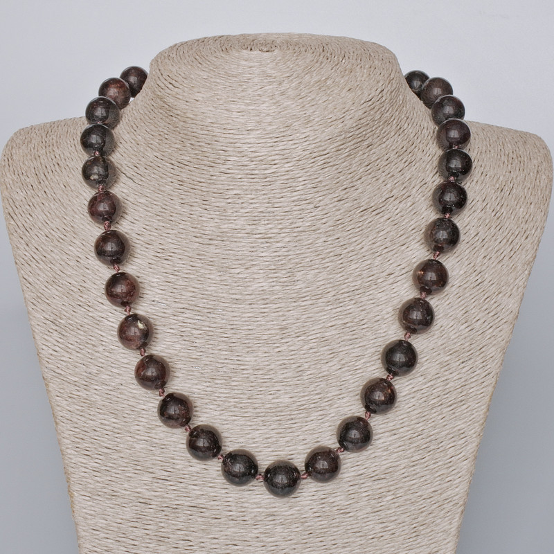 Naszyjnik z granatu, naturalny kamień, gładka kula, średnica 12,5 mm, długość 49–52 cm