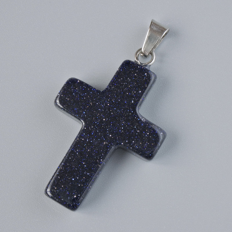 Wisiorek "Krzyż" z awenturytu Noc Kairy (syntetyczny) kamień, średnica 25×18 mm, długość 34 mm