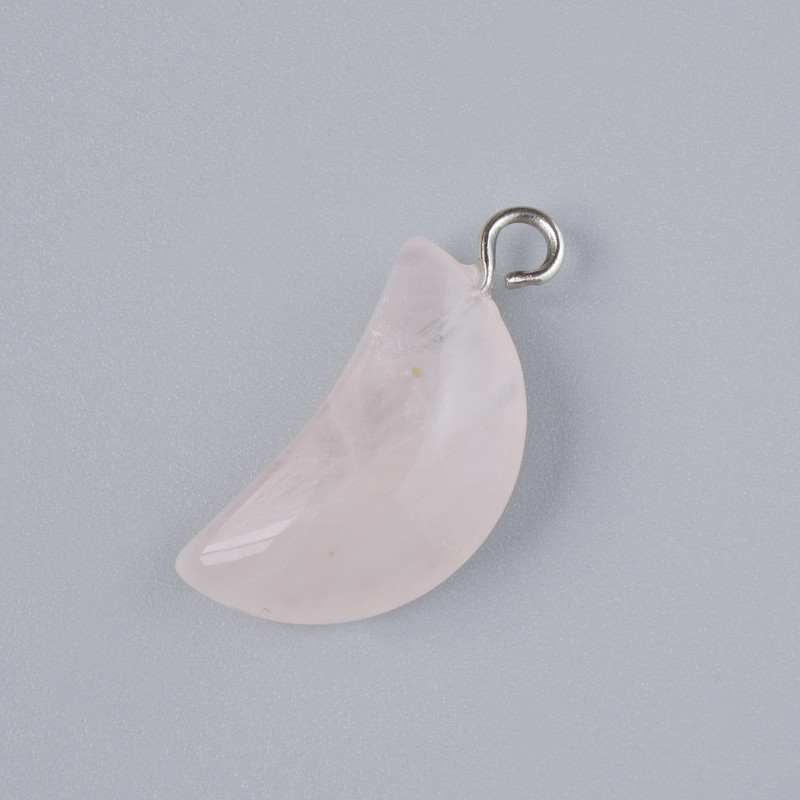 Wisiorek „Księżyc” z różowego kwarcu, naturalny kamień, średnica 17×10 mm, długość 25 mm ±