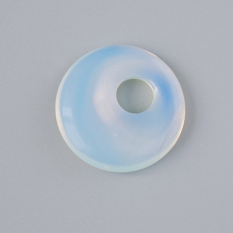 Wisiorek w kształcie pączka (donut) z syntetycznym kamieniem księżycowym, średnica 18×5 mm ±, średnica otworu 5 mm ±