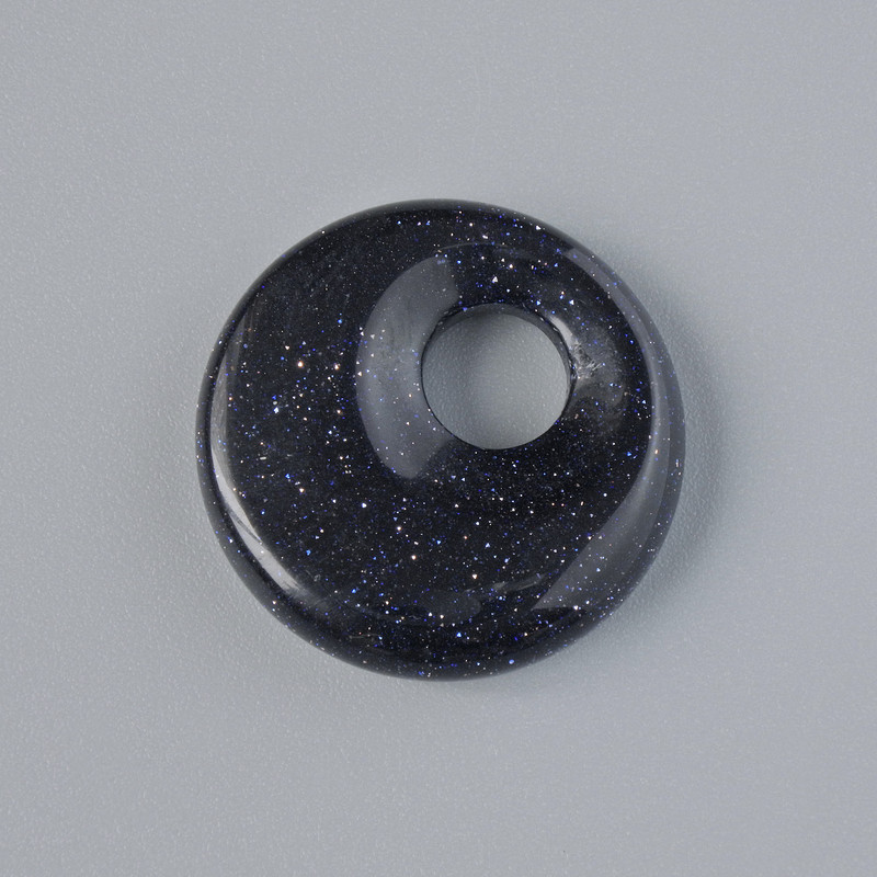 Wisiorek w kształcie pączka z awanturytem Noc Kaïra (syntetyczny) kamień, średnica 18×5 mm, otwór 5 mm