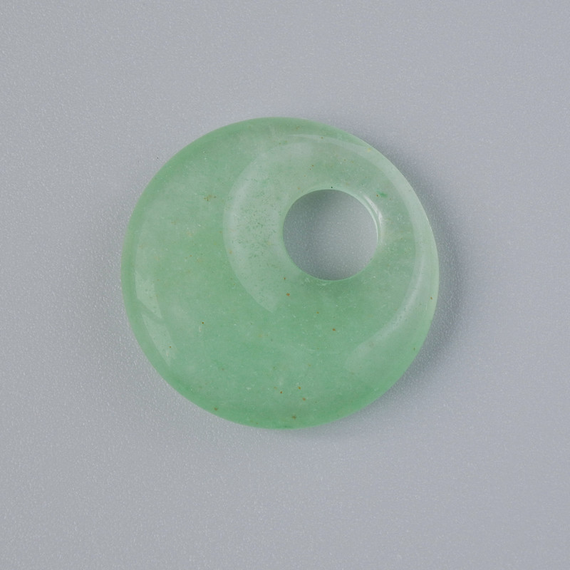 Wisiorek w kształcie pączka z nefrytu, naturalny kamień, średnica 18x5 mm ±, otwór 5 mm