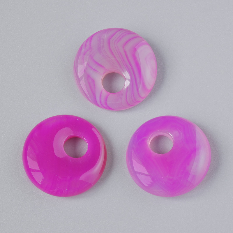 Wisiorek w kształcie pierścienia (donut) z malinowego agatu, naturalny kamień, średnica 18×5 mm ±, średnica otworu 5 mm ±