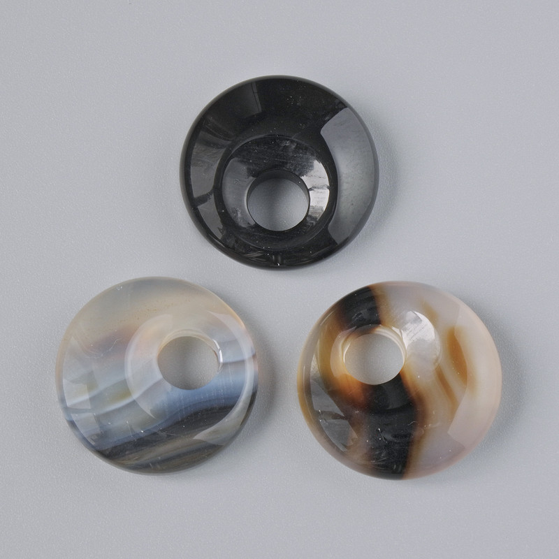 Wisiorek w kształcie pączka (donut) z czarnego agatu, naturalny kamień, średnica 18x5 mm, średnica otworu 5 mm