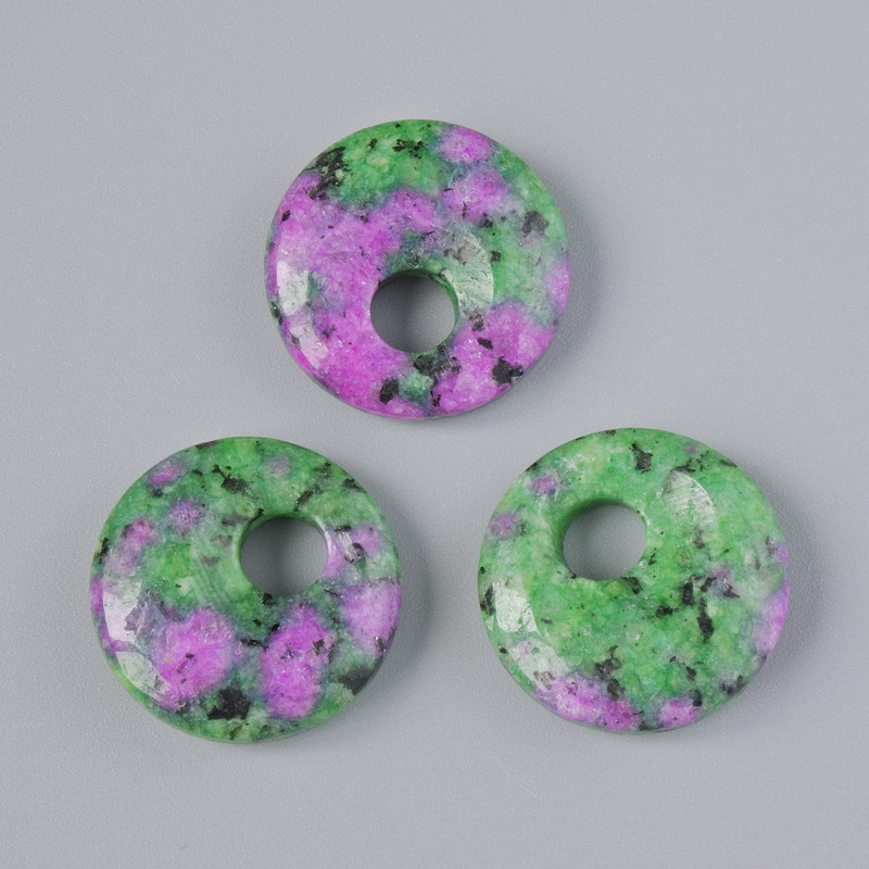Wisiorek w kształcie pączka (donut) z zoizytu, kamień naturalny, średnica 18×5 mm +/-, średnica otworu 5 mm+