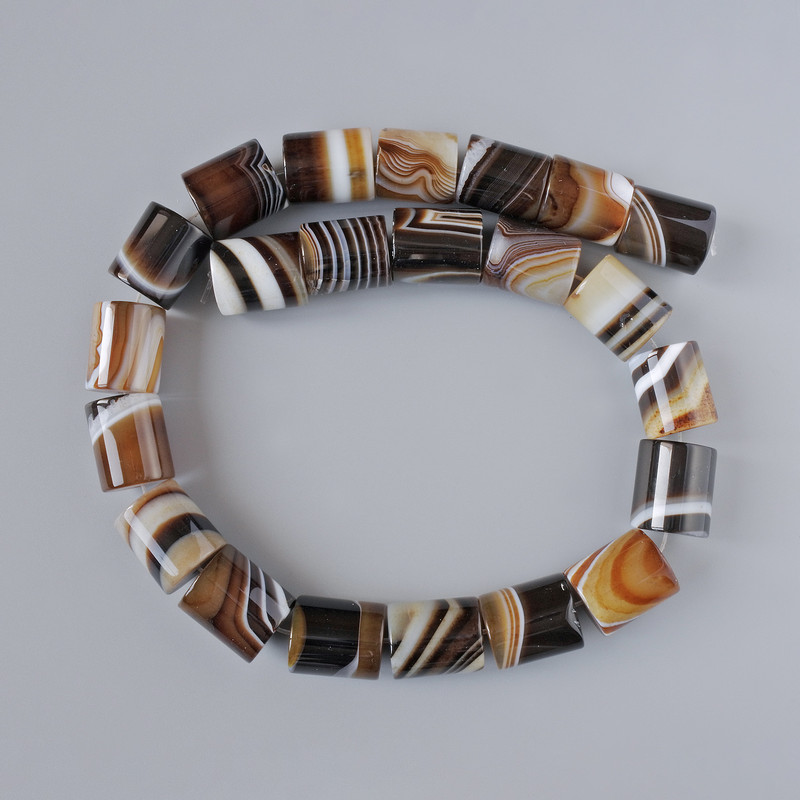 Koraliki z brązowego agatu, cylindryczne, 15×18 mm, długość około 39 cm, na nici