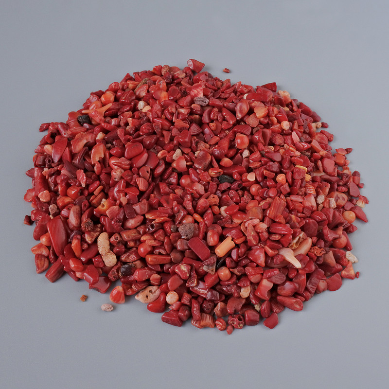 Koral naturalny — drobiny kamienia bez otworu, średnica 5 mm, opakowanie 100 g