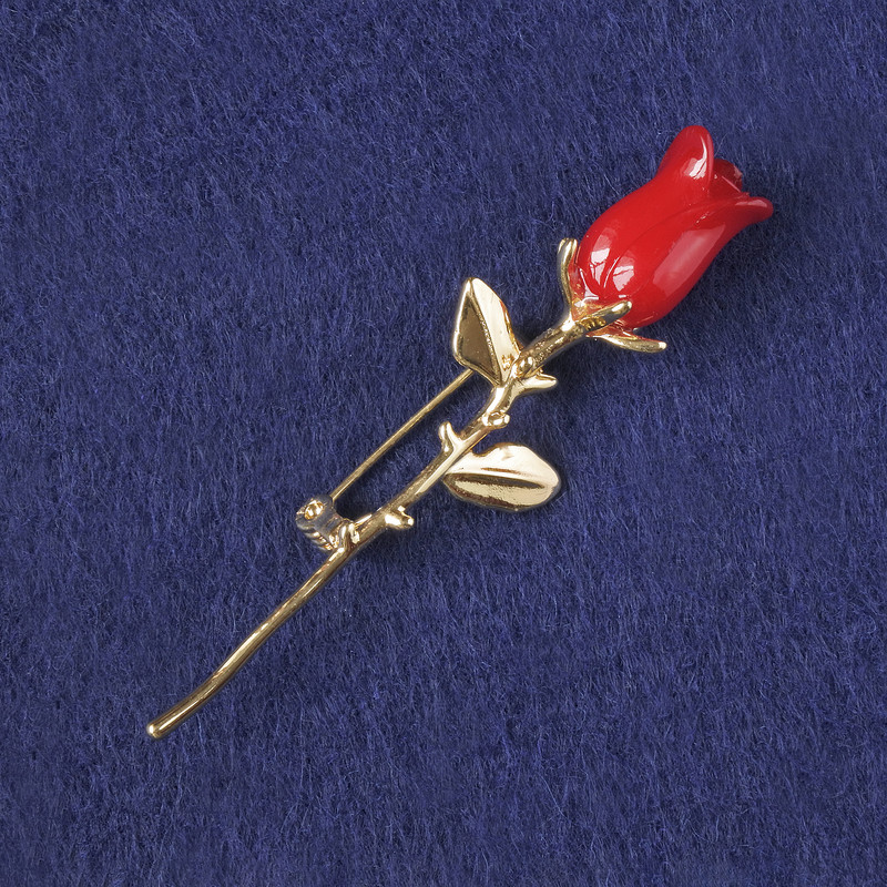 Broszka Róża czerwona z plastiku, metal złocisty 65×19 mm+