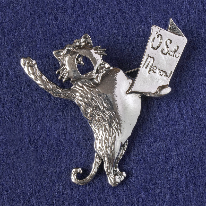 Broszka-wisiorek Kotek "O Solo Meow", srebrzysty metal 49×46 mm+