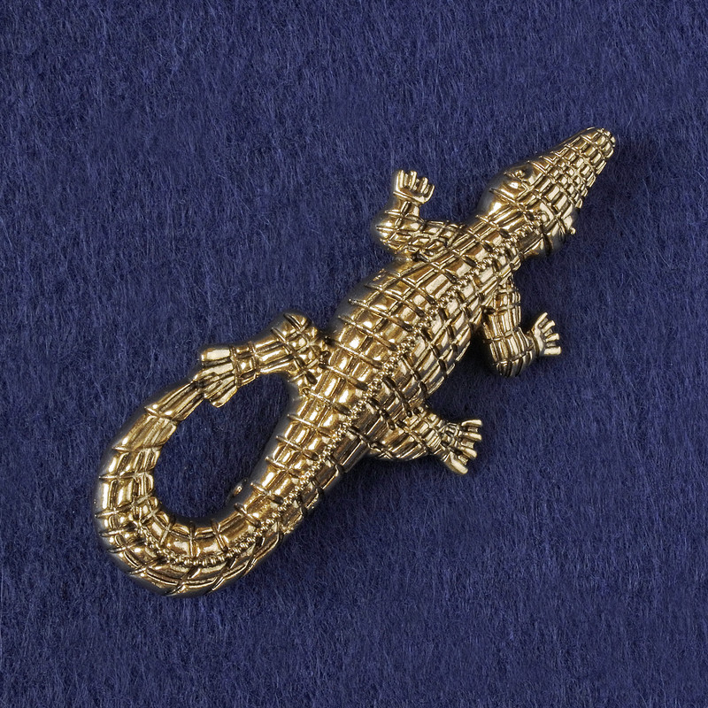 Broszka-wisiorek Krokodyl, metal złocisty