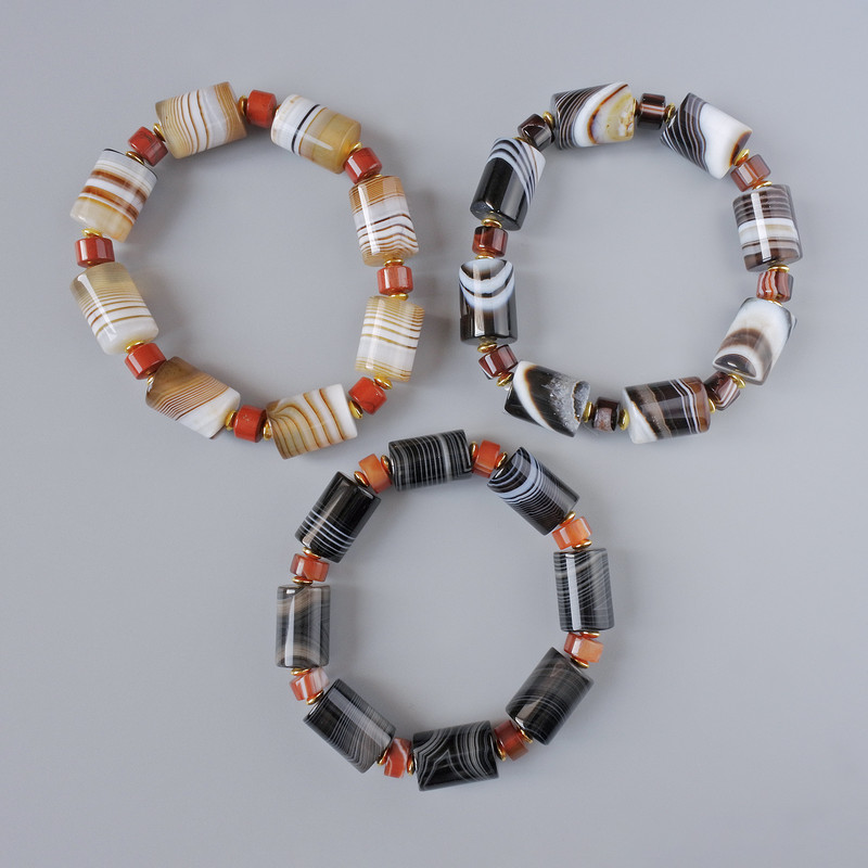 Bransoletka z brązowego agatu – naturalnego kamienia o cylindrycznym kształcie, średnica 13×17 mm, 5 mm, 8×4 mm ±, długość 18 cm ± (elastyczny) ze wstawkami
