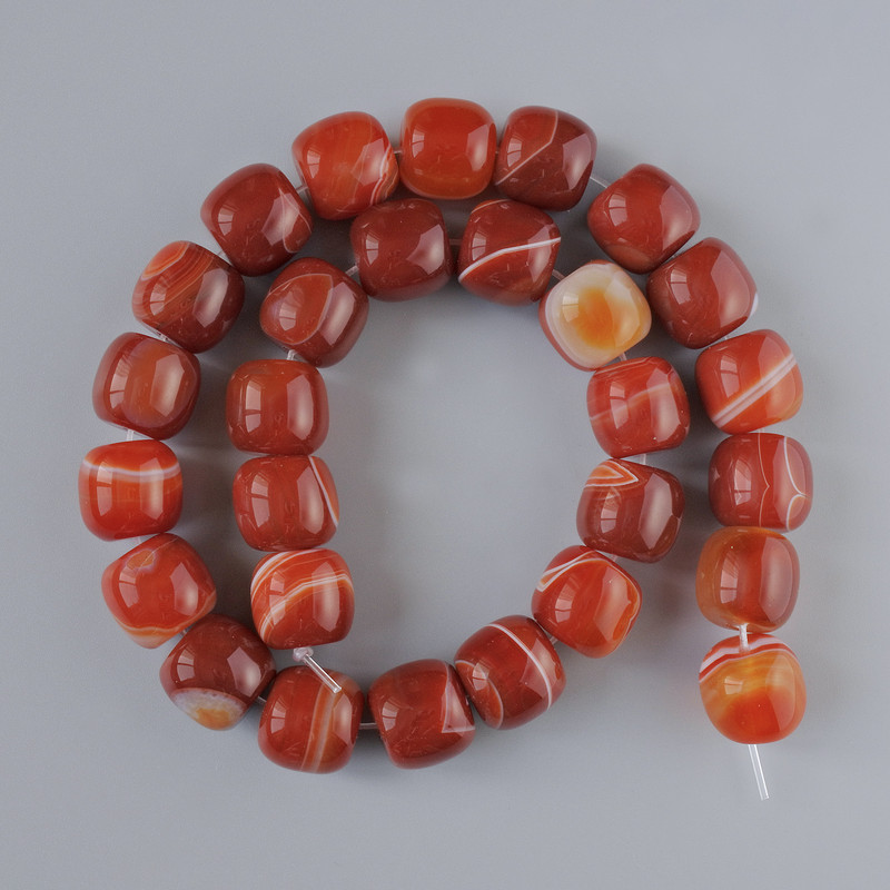Koraliki z karneolu, naturalny kamień, gładkie cylindry, średnica 15×13 mm, 5 mm +/-; długość 38 cm +/- na nitce