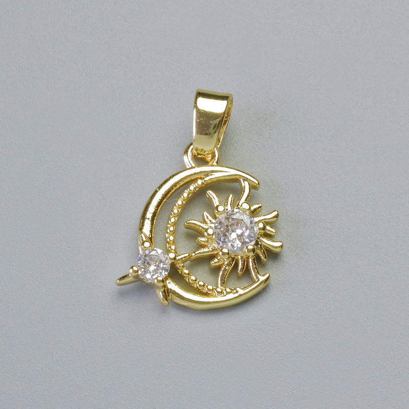 Wisiorek «Księżyc» z białymi kryształami, złoty metal, średnica 16×16 mm, długość ok. 21 mm