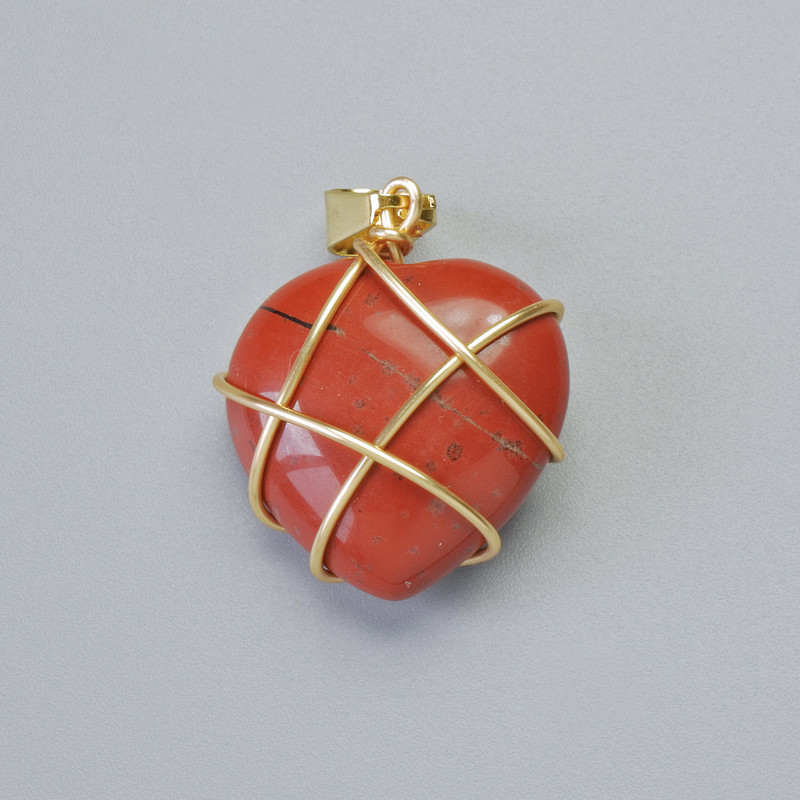 Wisiorek „Serce” z czerwonego jaspisu w złotym opleceniu, średnica 20×20 mm, długość 30 mm +/-