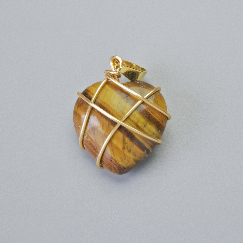 Wisiorek „Serce” z tygrystego oka w złocistej oprawie, średnica 20×20 mm, długość około 30 mm