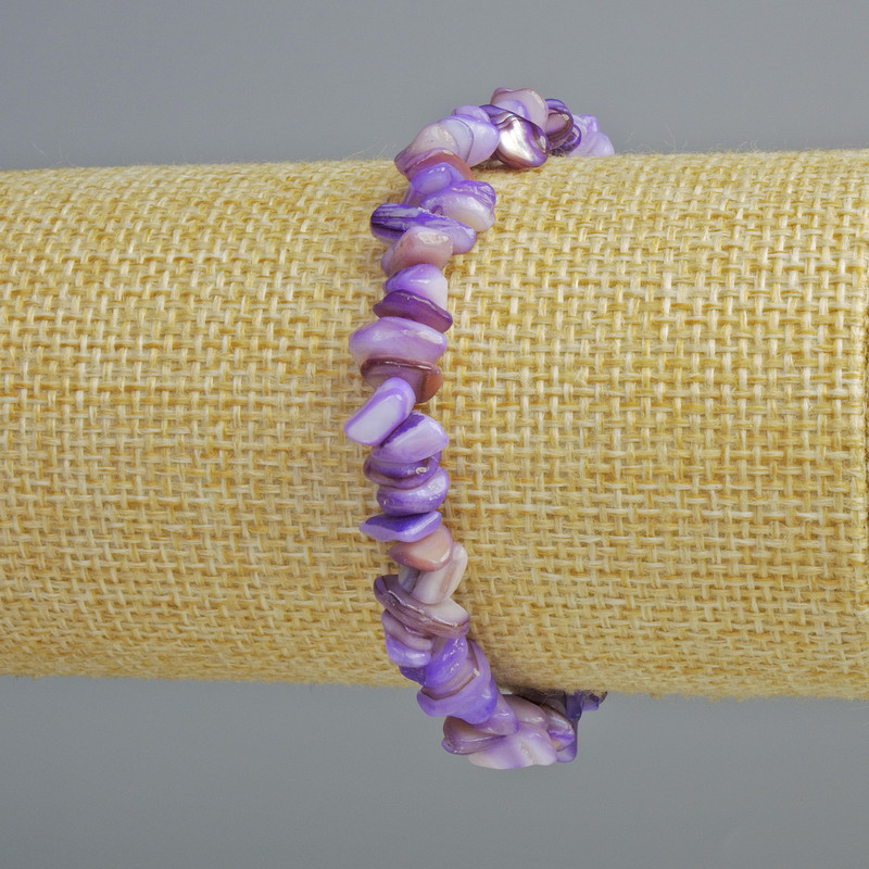 Bransoletka tonowana z fioletowej masy perłowej – drobinki, średnica 7×2 mm, długość 18 cm ± (rozciągana)