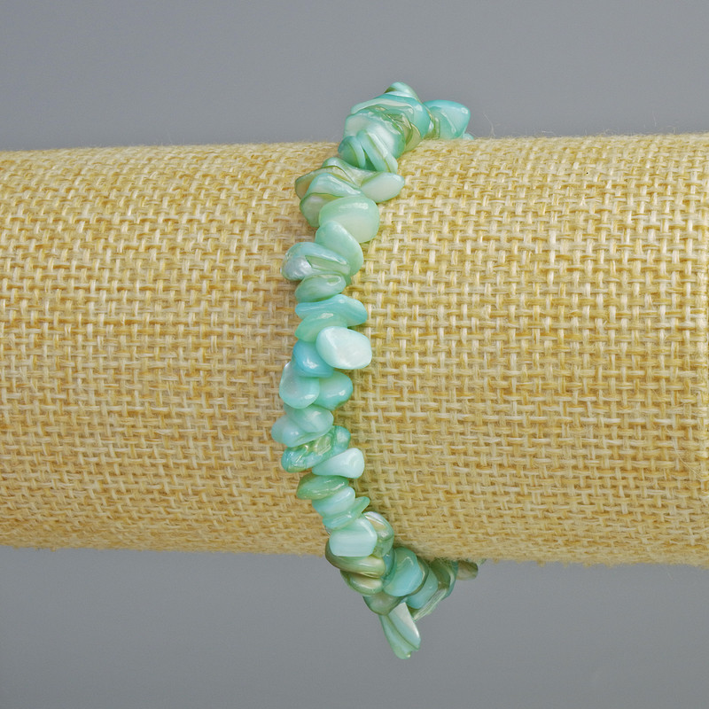 Bransoletka tonowana błękitną masą perłową – drobinki, średnica 7×2 mm, długość 18 cm, elastyczna