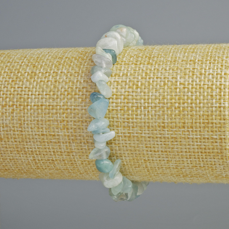 Bransoletka z naturalnego akwamarynu, drobinki o średnicy 8×3 mm, długość 18 cm +/- (elastyczna baza)