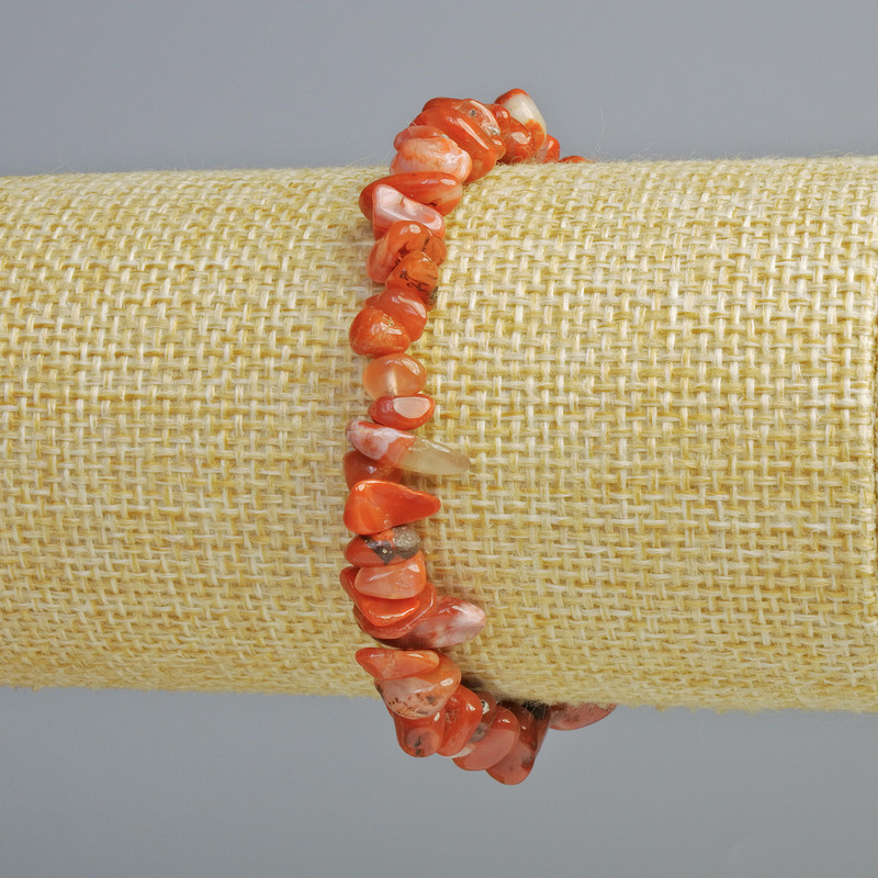 Bransoletka z karneolu – naturalne drobinki kamienia o wymiarach ok. 8×4 mm, długość ok. 18 cm (rozciągana)