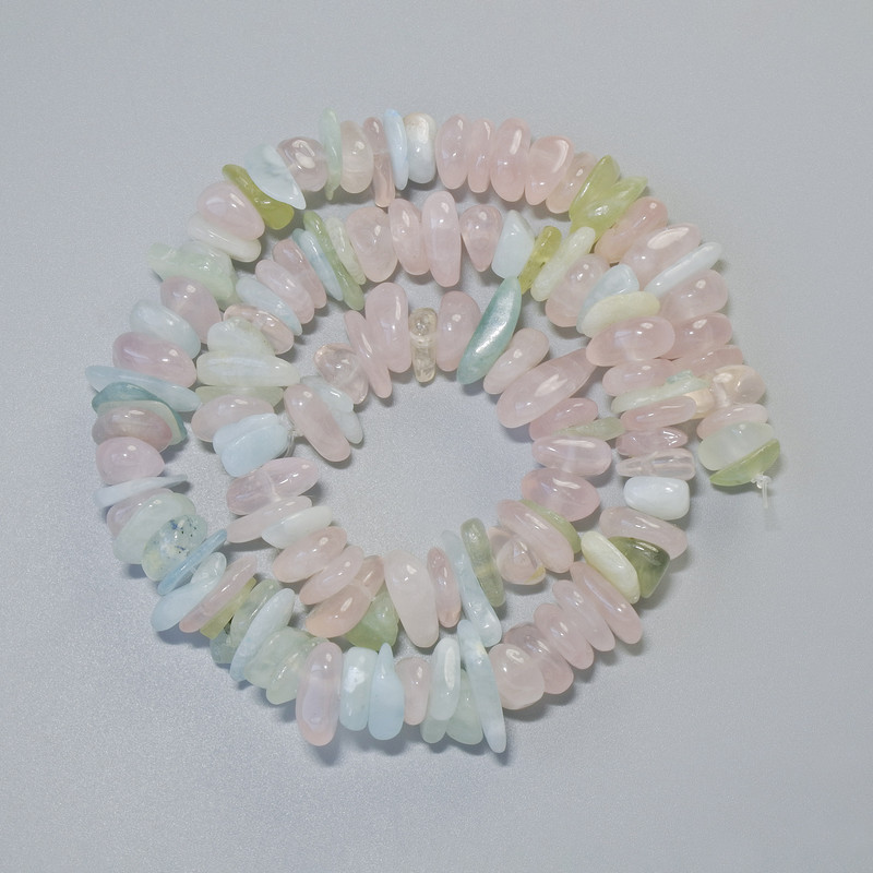 Koraliki z morganitu, naturalny kamień, drobinki, średnica 12×4 mm ±, długość 40 cm ±, na żyłce