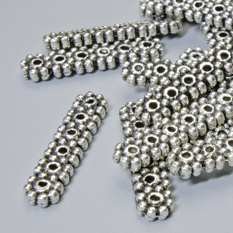Rozdzielacz na 6 nici, średnica 20×4,5 mm, otwór o średnicy 1,2 mm, srebrny kolor metalu, 16 szt.