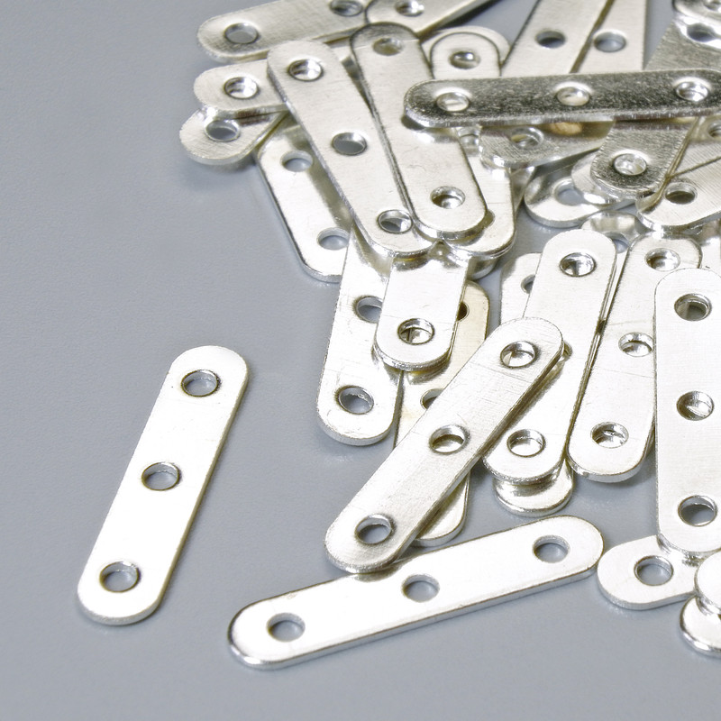 Rozdzielnik-planka na 3 nici, średnica 17×3,5 mm, otwór 1,4 mm, opakowanie 50 szt., kolor srebrny metalu