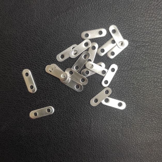 Rozdzielnik-płytka na 2 nici, średnica 11×3,5 mm, otwór Ø1,6 mm, opakowanie 50 szt., kolor metalu: srebrny