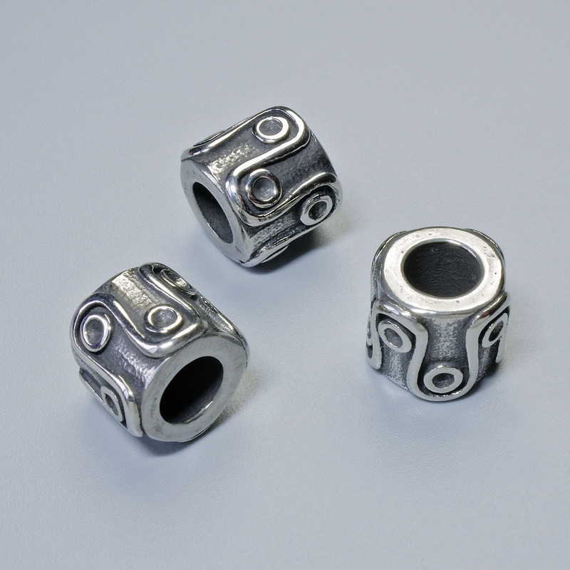 Koralik-wstawka do biżuterii, średnica 9×9 mm, otwór Ø 4,8 mm, kolor metalu: srebrzysty, 1 szt.