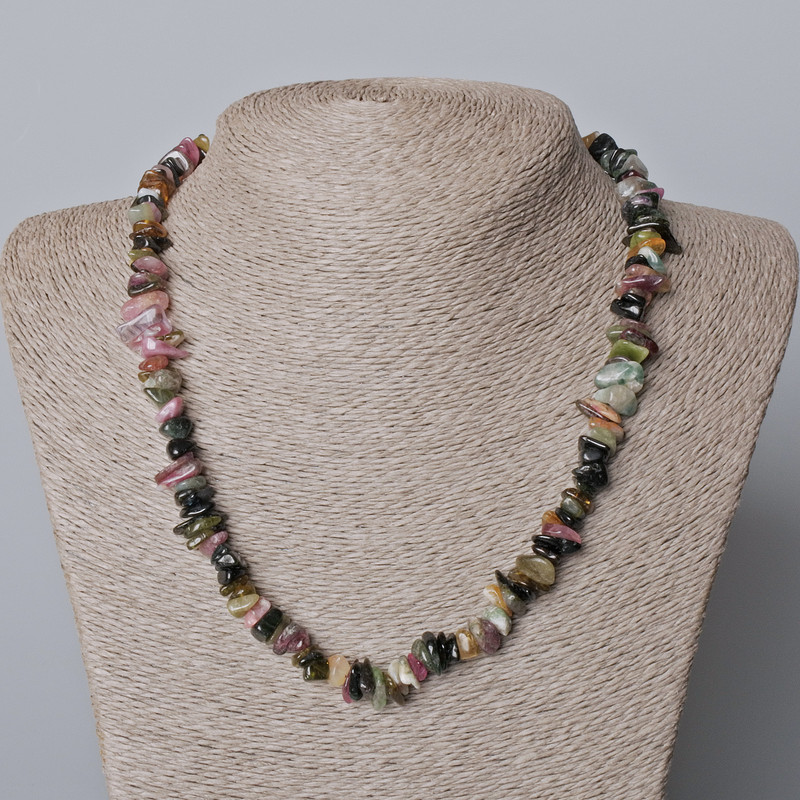 Naszyjnik z turmalinu, naturalny kamień w drobnych granulach, średnica 9×3 mm, długość 45–48 cm