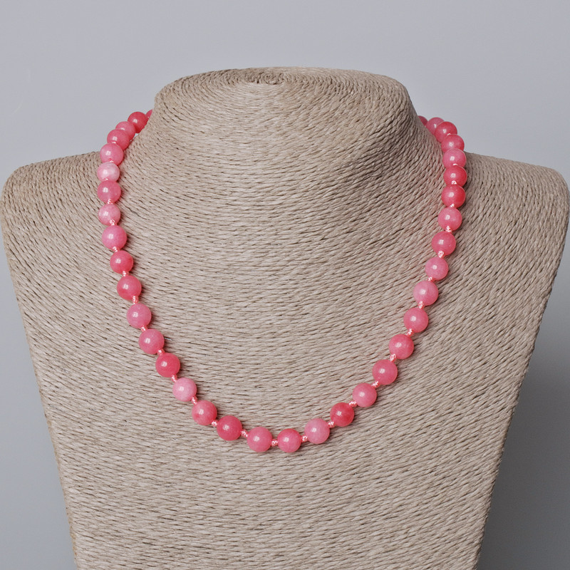 Naszyjnik z turmalinu (sztuczny) – gładkie kule o średnicy 8 mm ±, długość 45–48 cm ±