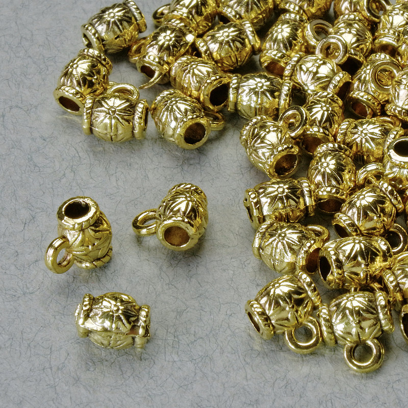 Uchwyt bail złoty 6x5 mm, otwór 1,5 mm i 2,2 mm, długość 7 mm, opakowanie 20 g ± 49 szt.
