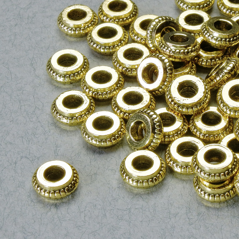Koralik-wkładka, średnica 3×7 mm ±, otwór 2,6 mm, złoty kolor metalu, opakowanie 20 g ± 48 szt.