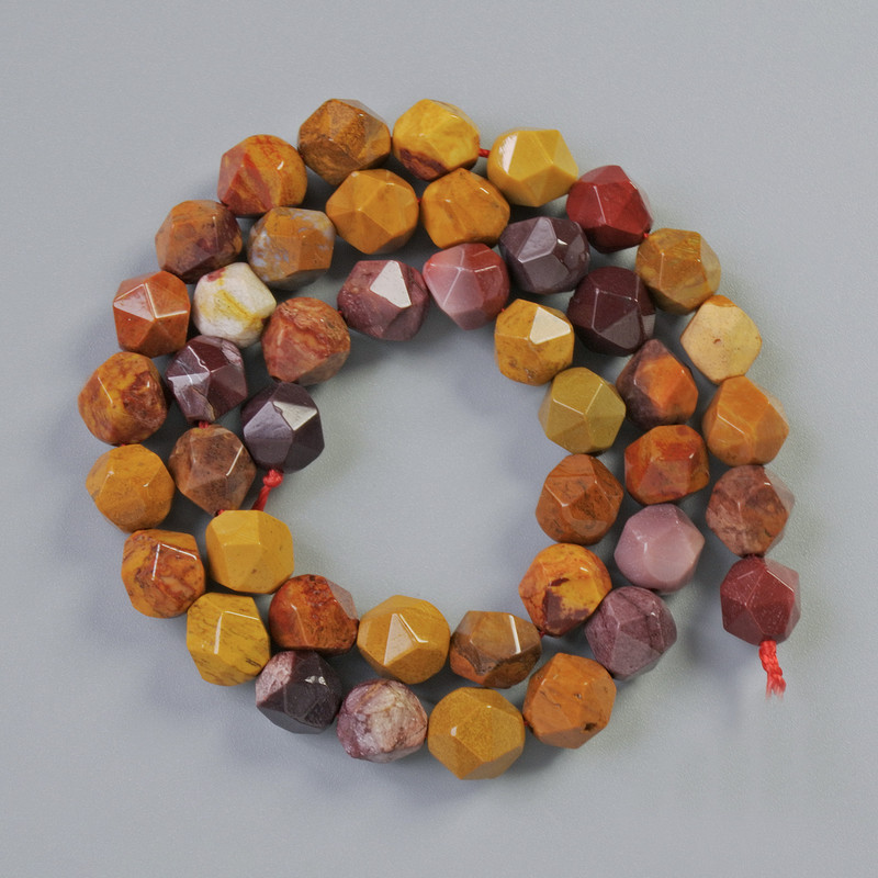 Koraliki z jaspisu Mookaite, naturalne, fasetowane, 7–8 mm, na nitce