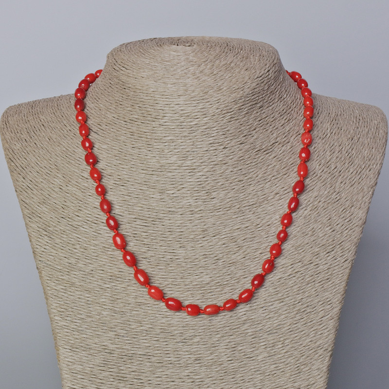Naszyjnik z naturalnego korala, ziarna 5×8 mm, długość 45–49 cm