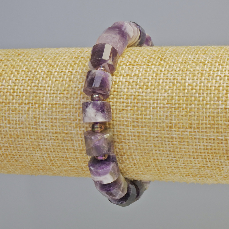 Bransoletka z naturalnego ametystu, fasetowany krążek o średnicy 10,5 × 7 mm ± (na elastycznej gumce), długość 18 cm ± z koralikami