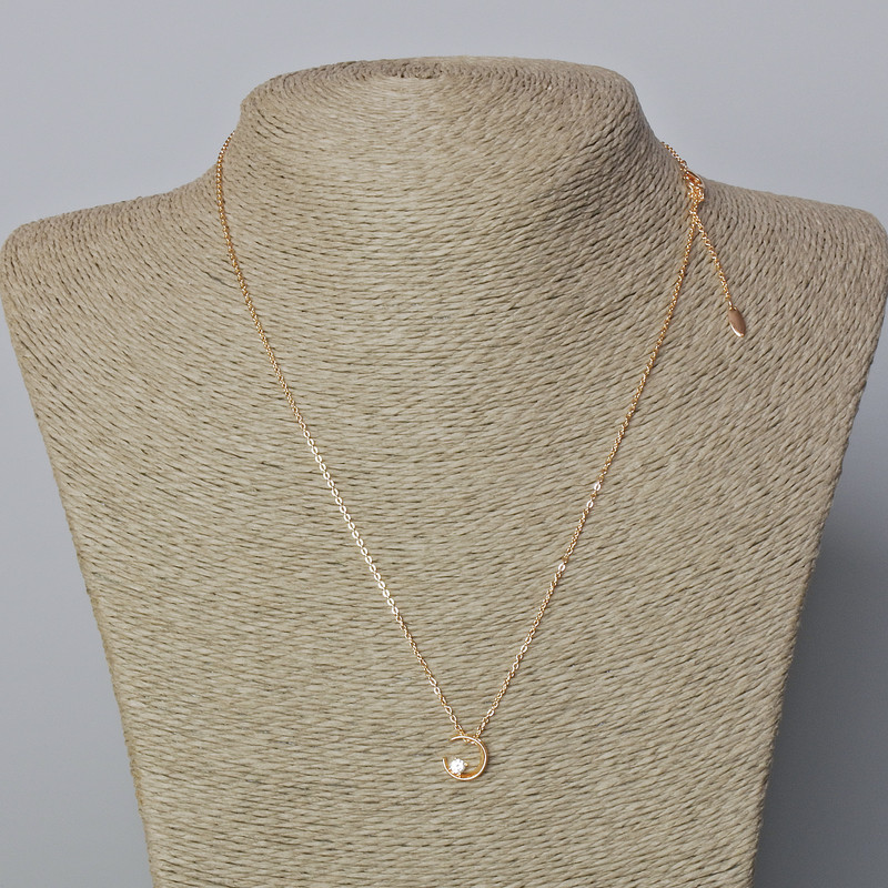 Łańcuszek Xuping pozłacany 18K, grubość 1 mm z zawieszką 'Księżyc' z białym kryształem, długość 46–51 cm