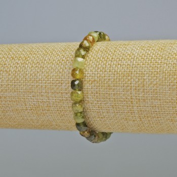 Bransoletka z grosularu (zielony granat) – naturalny kamień fasetowany w kształcie kostek, średnica 6 mm ±, na elastycznej gumce, długość 18 cm+