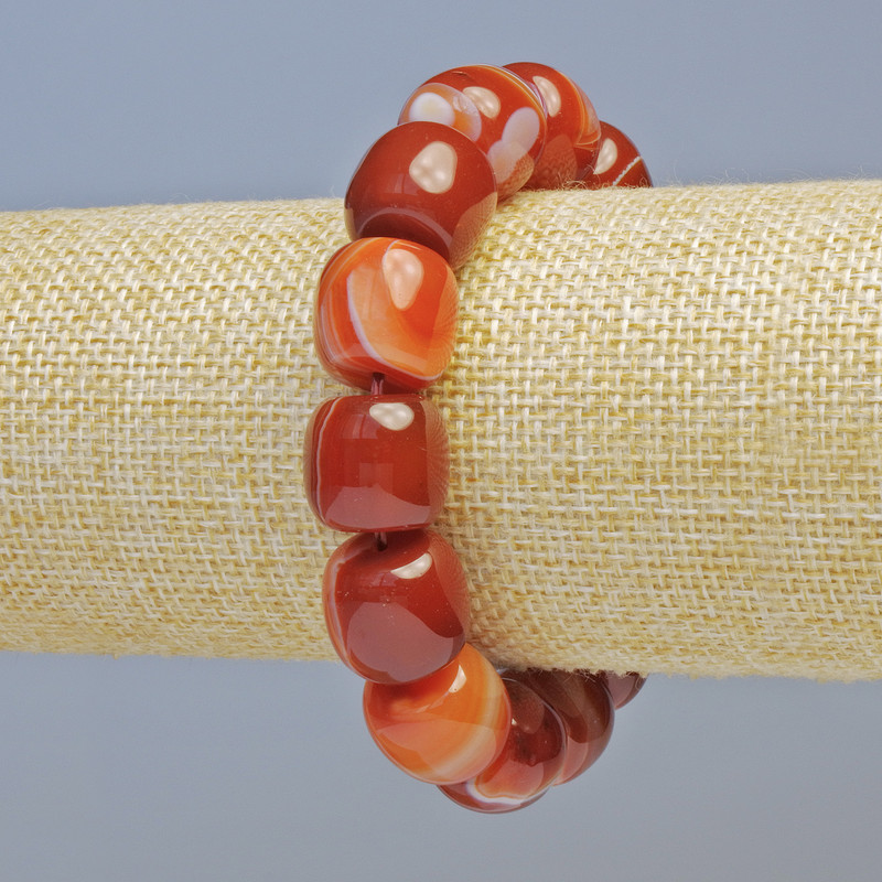 Bransoletka z karneolu, naturalny kamień, gładkie cylindryczne koraliki, średnica 15×13,5 mm, elastyczna, długość 18 cm