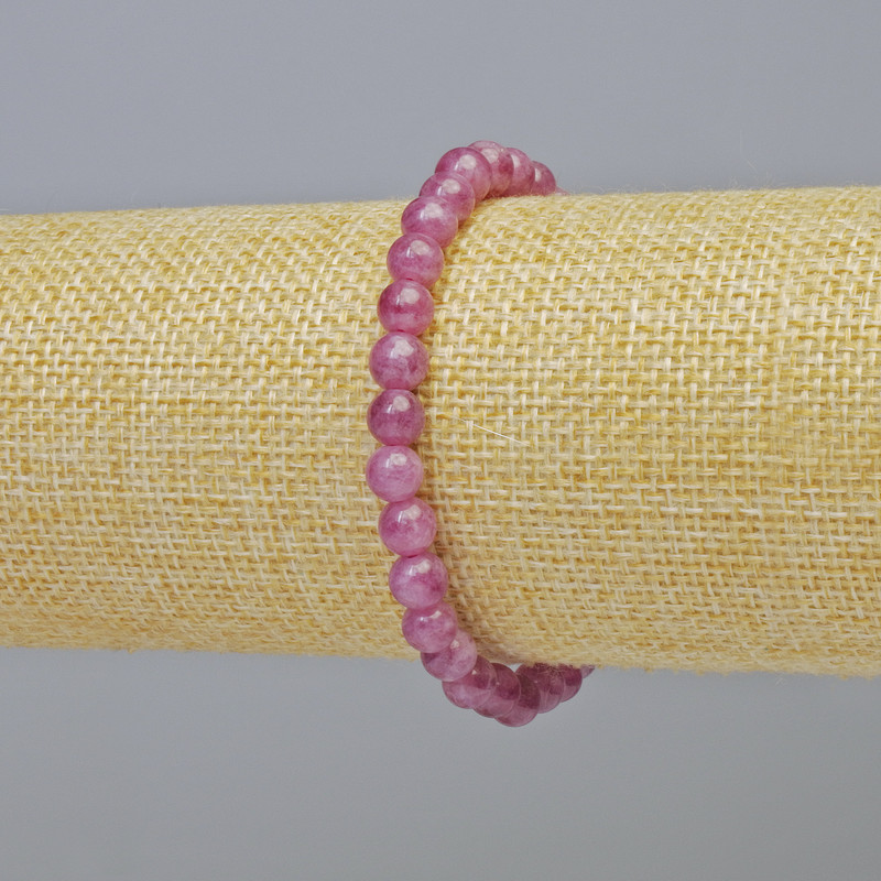 Bransoletka z rubelitu turmalinu – naturalny kamień, gładkie kulki o średnicy około 6 mm ±, elastyczna, długość 18 cm