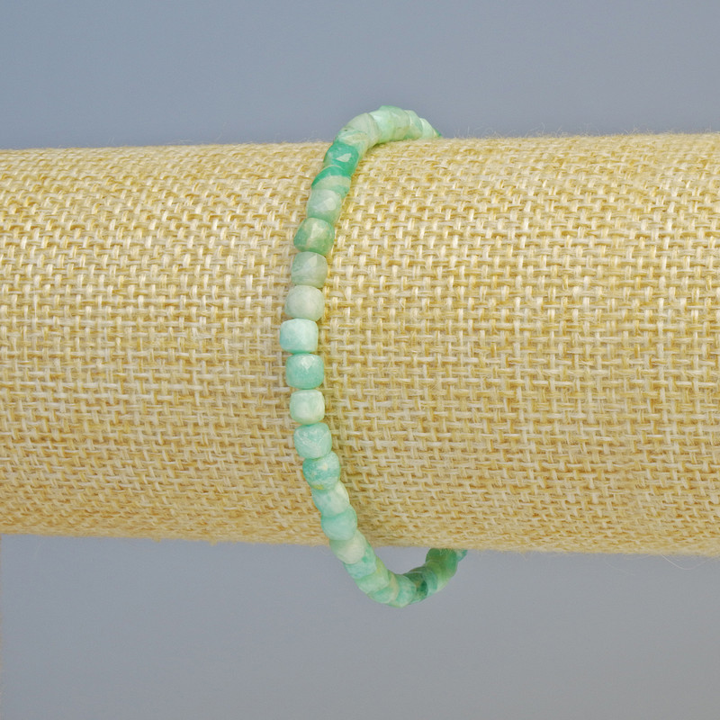 Bransoletka z amazonitu, naturalny kamień, fasetowany kubik o średnicy około 4 mm, elastyczna, długość 18 cm