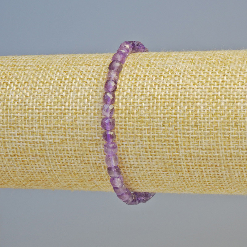 Bransoletka z ametystu, naturalny kamień, fasetowane kostki o średnicy 4,5 mm ± (na elastycznej gumce), długość 18 cm+