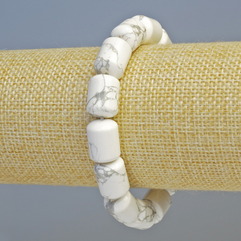 Bransoletka cylindryczna z howlitem naturalnym, średnica 10×14 mm ± (na elastycznej bazie), długość 18 cm+