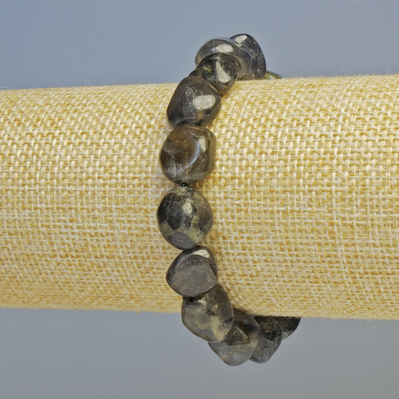 Bransoleta z naturalnego iolitu, fasetowana, średnica 11×12 mm, elastyczna, długość 18 cm+