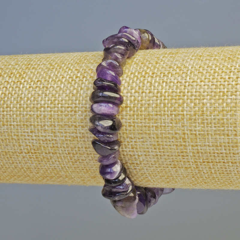 Bransoletka z naturalnego ametystu – drobiny kamienia, o średnicy 13×4 mm +/- (rozciągana), długość 18 cm