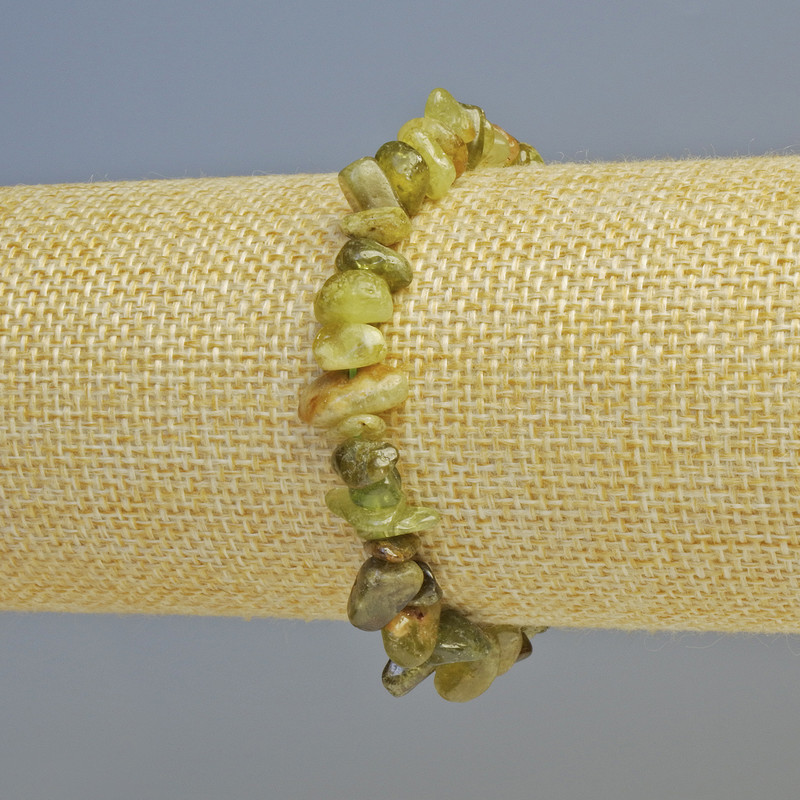 Bransoletka z grosularu (zielony granat) – naturalny kamień w drobinkach, średnica 8×4 mm ± (na elastycznej gumce), długość 18 cm+