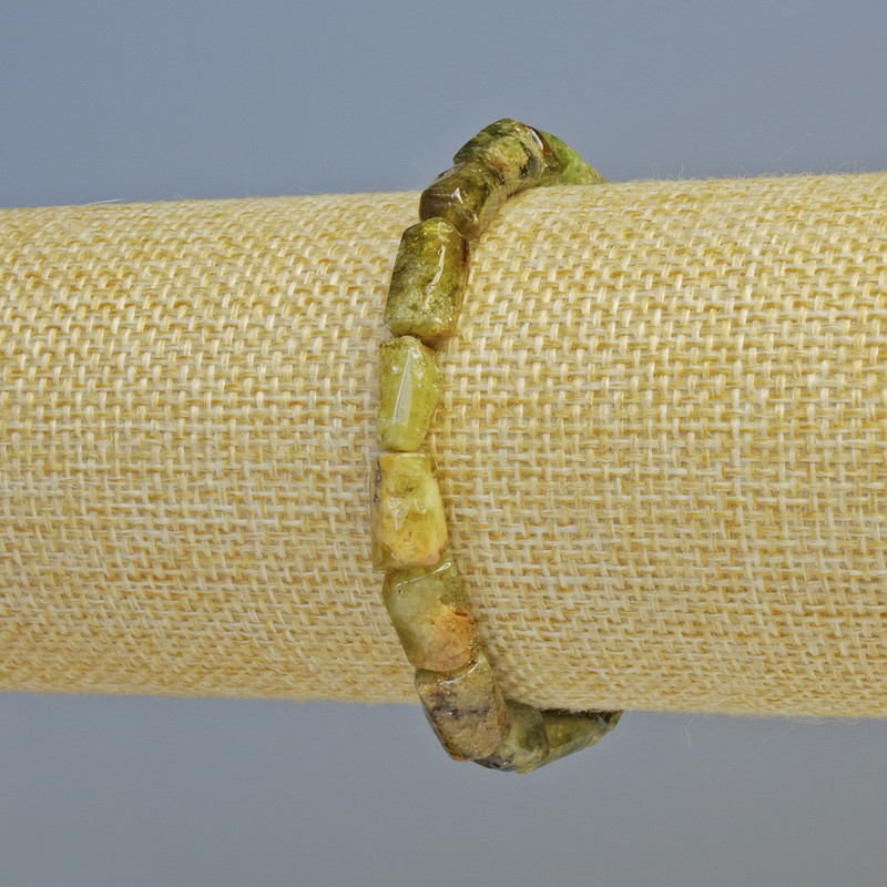 Bransoletka z grosularu (zielony granat) – naturalny kamień szlifowany, średnica 7×11 mm ± (rozciągana), długość 18 cm+